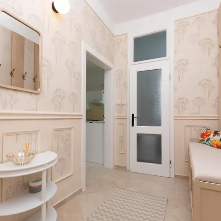 Rasl Residens, S Terasou Apartment